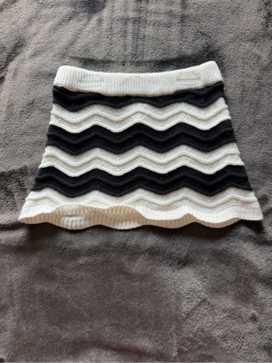 Vince Camuto Other - Vince Camuto Black and White Chevron Knit Skater Skirt 100% cotton